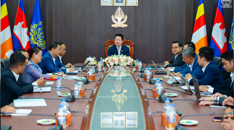 ឯកឧត្តម សុខ សូកេន រដ្ឋមន្រ្តីក្រសួងអធិការកិច្ច បានអញ្ជើញដឹកនាំកិច្ចប្រជុំដើម្បីតាមដាននិងត្រួតពិនិត្យវឌ្ឍនភាពការងាររបស់វិទ្យាស្ថានជាតិអធិការកិច្ច ព្រមទាំងបានផ្ដល់អនុសាសន៍ណែនាំសំខាន់ៗដល់ថ្នាក់ដឹកនាំនិងមន្រ្តីពាក់ព័ន្ធ នៅទីស្ដីការក្រសួង។