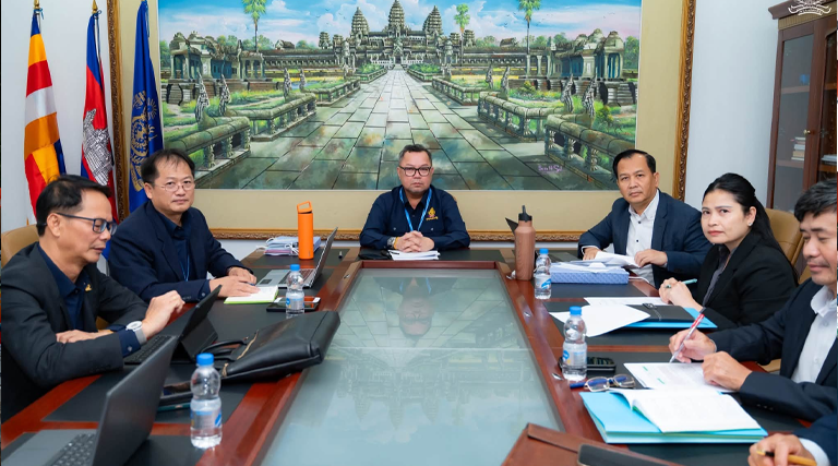 ឯកឧត្តម អ៊ុន វ៉ាល់ឡឺរ៉ូ រដ្ឋលេខាធិការក្រសួងអធិការកិច្ចបានអញ្ជើញដឹកនាំកិច្ចប្រជុំចង្អៀតដើម្បីធ្វើការពិនិត្យកែសម្រួលនិងផ្តល់ធាតុចូលលើសេចក្តីព្រាងប្រកាសស្តីពីក្រមសីលធម៌មន្រ្តីនៃក្រសួងអធិការកិច្ចឯកឧត្តម អ៊ុន វ៉ាល់ឡឺរ៉ូ រដ្ឋលេខាធិការក្រសួងអធិការកិច្ច