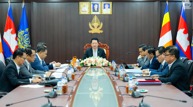 ឯកឧត្តម សុខ សូកេន រដ្ឋមន្រ្តីក្រសួងអធិការកិច្ច បានអញ្ជើញដឹកនាំកិច្ចប្រជុំចង្អៀតជាមួយថ្នាក់ដឹកនាំទទួលបន្ទុកការងារដោះស្រាយបណ្ដឹងដើម្បីពិភាក្សាលើការងារដោះស្រាយបណ្ដឹង ដោយមានការចូលរួមពីថ្នាក់ដឹកនាំ និងមន្រ្តីជំនាញ នៅទីស្ដីការក្រសួង។