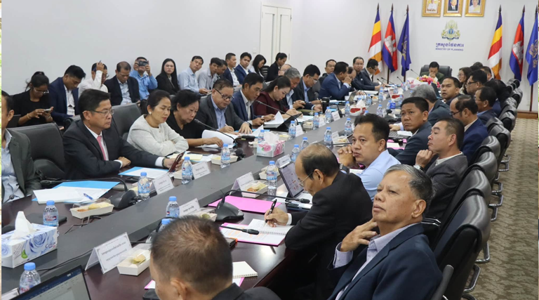 លោកជំទាវ វី ស្រីពៅ រដ្ឋលេខាធិការក្រសួងអធិការកិច្ច បានអញ្ជើញចូលរួមកិច្ចប្រជុំគណៈកម្មការអន្តរក្រសួងសម្រាប់អនុវត្តគោលដៅអភិវឌ្ឍប្រកបដោយចីរភាពកម្ពុជា ឆ្នាំ២០១៦-២០៣០