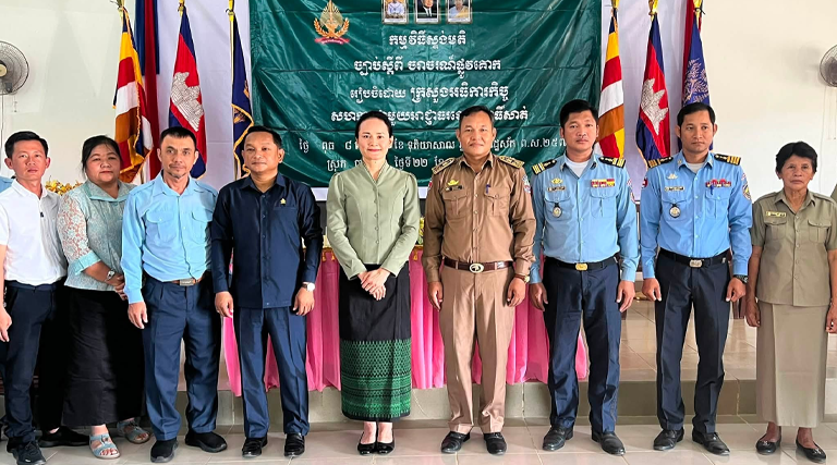 លោកស្រី កែវ កេសី អគ្គនាយករង នៃអគ្គនាយកដ្ឋានដោះស្រាយបណ្តឹង អញ្ជើញដឹកនាំគណៈប្រតិភូក្រសួង ចុះរៀបចំ «កម្មវិធីស្ទង់មតិច្បាប់ ស្តីពី ចរាចរណ៍ផ្លូវគោក»