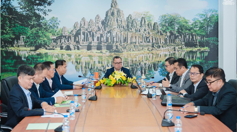 ឯកឧត្តម អ៊ុន វ៉ាល់ឡឺរ៉ូ រដ្ឋលេខាធិការក្រសួងអធិការកិច្ច និងជាប្រធានអនុក្រុមការងារពង្រឹងការងារដោះស្រាយបណ្តឹង បានអញ្ជើញដឹកនាំកិច្ចប្រជុំចង្អៀតដើម្បីពិនិត្យ និងពិភាក្សាលើសេចក្តីព្រាង