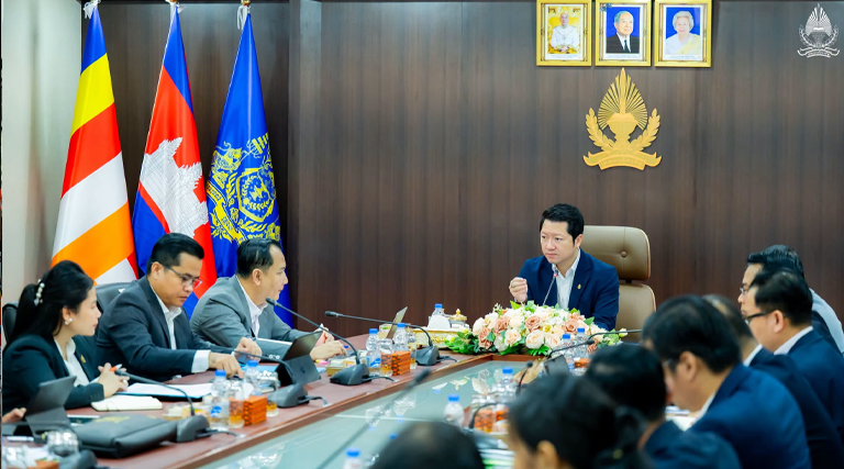 ឯកឧត្តម សុខ សូកេន រដ្ឋមន្រ្តីក្រសួងអធិការកិច្ច បានអញ្ជើញដឹកនាំកិច្ចប្រជុំ ដើម្បីពិនិត្យ និងពិភាក្សាលើលទ្ធផលនៃការចុះអង្កេតស្រាវជ្រាវករណីពាក្យបណ្ដឹងរបស់ប្រជាពលរដ្ឋ នៅខេត្តកំពង់ឆ្នាំង ដោយមានការចូលរួមពីថ្នាក់ដឹកនាំទទួលបន្ទុកការងារបណ្ដឹង និងមន្រ្តីជំនាញ នៅទីស្ដីការក្រសួង។