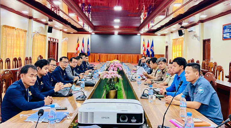 ឯកឧត្តម សោម បូរ៉ាន់ អគ្គនាយក នៃអគ្គនាយកដ្ឋានដោះស្រាយបណ្ដឹង បានអញ្ជើញដឹកនាំគណៈប្រតិភូអង្កេតស្រាវជ្រាវនិងដោះស្រាយបណ្តឹង បើកកិច្ចប្រជុំការងារជាមួយ លោក ចាន់ រតនា អភិបាលរងខេត្ត តំណាង ឯកឧត្តម គង់ គឹមនី អភិបាល នៃគណៈអភិបាលខេត្តមណ្ឌលគិរី