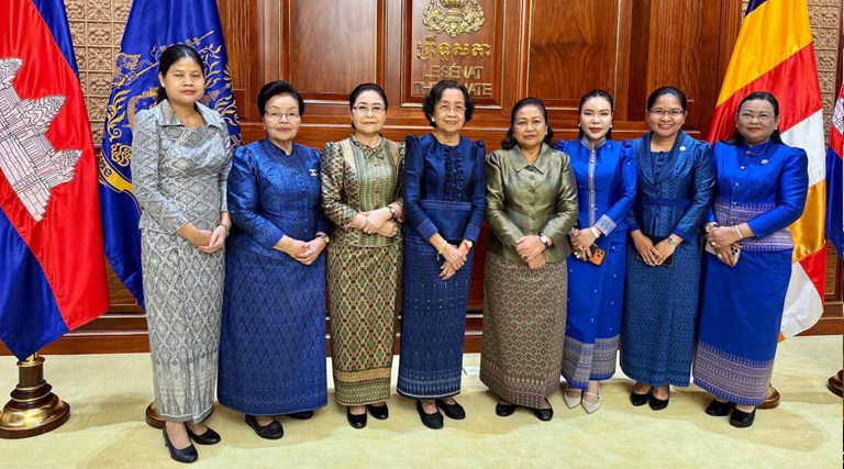 លោកជំទាវ វង់ មយូរា រដ្ឋលេខាធិការ និងជាសមាជិកាក្រុមប្រឹក្សាជាតិកម្ពុជាដើម្បីស្រ្តី បានអមលោកជំទាវកិត្តិបណ្ឌិត អ៉ឹង កន្ថាផាវី រដ្ឋមន្ត្រីក្រសួងកិច្ចការនារី និងជាប្រធានក្រុមប្រឹក្សាជាតិកម្ពុជាដើម្បីស្ត្រី ចូលជួបសម្តែងការគួរសម រាយការណ៍អំពីវឌ្ឍនភាពការងារ ឆ្នាំ២០២៥ ផែនការសកម្មភាពឆ្នាំ២០២៦