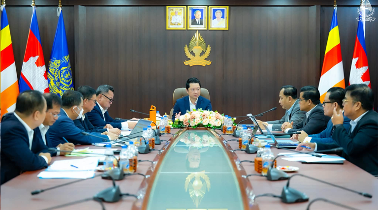 ឯកឧត្តម សុខ សូកេន រដ្ឋមន្រ្តីក្រសួងអធិការកិច្ច អញ្ជើញដឹកនាំកិច្ចប្រជុំដោះស្រាយលើពាក្យបណ្ដឹងតវ៉ា ចំនួន២ និងបណ្ដឹងបរិហារ ចំនួន២ ដែលប្រជាពលរដ្ឋបានស្នើសុំការអន្តរាគមន៍ពីក្រសួងអធិការកិច្ច​ ដោយកិច្ចប្រជុំនេះ​ គឺជាកិច្ចប្រជុំពិសេសលើកដំបូង សម្រាប់ថ្នាក់ដឹកនាំក្រសួងក្នុងការអនុវត្តនូវយន្តការពង្រឹងប្រសិទ្ធភាពនៃការទទួលពាក្យបណ្ដឹងរបស់ក្រសួង