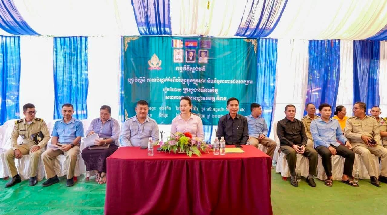 លោកស្រី កែវ កេសី អគ្គនាយករង នៃអគ្គនាយកដ្ឋានដោះស្រាយបណ្តឹង បានអញ្ជើញដឹកនាំគណៈប្រតិភូក្រសួង ចុះរៀបចំ «កម្មវិធីស្ទង់មតិអំពីច្បាប់ ស្តីពី ការទប់ស្កាត់អំពើហិង្សាក្នុងគ្រួសារនិងកិច្ចការពារជនរងគ្រោះ»
