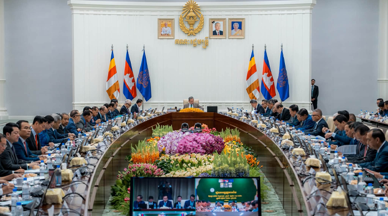 ឯកឧត្តម សុខ សូកេន រដ្ឋមន្ត្រីក្រសួងអធិការកិច្ច បានអញ្ជើញចូលរួមកិច្ចប្រជុំពេញអង្គគណៈរដ្ឋមន្ត្រី ក្រោមអធិបតីភាពដ៏ខ្ពង់ខ្ពស់របស់ សម្ដេចមហាបវរធិបតី ហ៊ុន ម៉ាណែត នាយករដ្ឋមន្ត្រី នៃព្រះរាជាណាចក្រកម្ពុជា ដើម្បីពិភាក្សា និងឆ្លងលើរបៀបវារៈមួយចំនួន