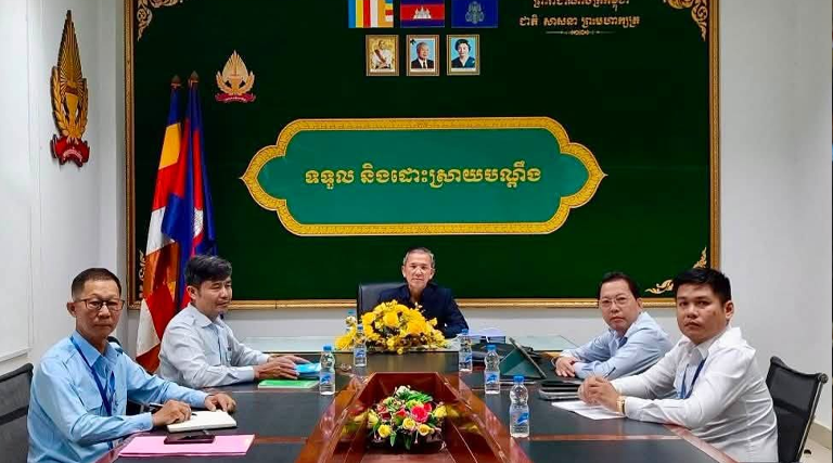 ឯកឧត្តម យី ម៉ៅ អនុរដ្ឋលេខាធិការ និងជាប្រធានគណៈប្រតិភូ បានអញ្ជើញដឹកនាំកិច្ចប្រជុំដើម្បីពិនិត្យលើវឌ្ឍនភាពនៃការដោះស្រាយពាក្យបណ្តឹងរបស់ប្រជាពលរដ្ឋខេត្តនៅបន្ទាយមានជ័យ