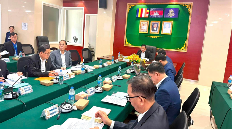ដោយទទួលបានការអនុញ្ញាតដ៏ខ្ពង់ខ្ពស់ពី ឯកឧត្តម សុខ សូកេន រដ្ឋមន្រ្តីក្រសួងអធិការកិច្ច ឯកឧត្តម ស៊ឹម សុវណ្ណរិទ្ធិ អនុរដ្ឋលេខាធិការ អញ្ជើញចូលរួមកិច្ចប្រជុំអន្តរក្រសួង ដើម្បីពិនិត្យ និងពិភាក្សាលើសេចក្តីព្រាងរបាយការណ៍ស្តីពីសកម្មភាពការងាររបស់រាជរដ្ឋាភិបាលនៃព្រះរាជាណាចក្រកម្ពុជា ប្រចាំឆមាសទី១ ឆ្នាំ២០២៦