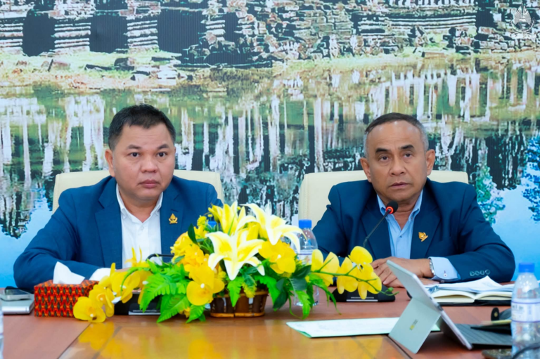 ឯកឧត្ដមបណ្ឌិត ចាប សុថារិទ្ធ និងឯកឧត្ដមបណ្ឌិត ព្រហ្ម វិចិត្រសុភ័ណ្ឌ រដ្ឋលេខាធិការក្រសួងអធិការកិច្ច បានអញ្ជើញដឹកនាំកិច្ចប្រជុំដើម្បីពិភាក្សាលើកម្មវិធីសិក្សារបស់វិទ្យាស្ថានជាតិអធិការកិច្ច