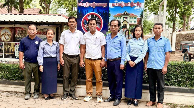 សកម្មភាពចុះទំនាក់ទំនងរៀបចំដំឡើងផ្លាកផ្សព្វផ្សាយអប់រំរបស់មន្ទីរអធិការកិច្ចខេត្តកំពង់ចាម