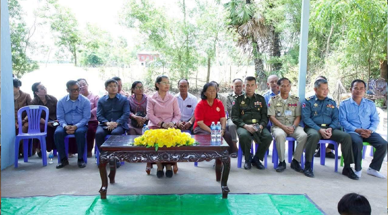 ឯកឧត្តម អាំង សុផានិត រដ្ឋលេខាធិការ អនុប្រធានក្រុមការងាររាជរដ្ឋាភិបាលចុះមូលដ្ឋានស្រុករមាសហែក​ និងជាតំណាងដ៏ខ្ពង់ខ្ពស់ ឯកឧត្តម សុខ សូកេន រដ្ឋមន្រ្តីក្រសួងអធិការកិច្ច និងជាប្រធានក្រុមការងាររាជរដ្ឋាភិបាលចុះមូលដ្ឋានស្រុករមាសហែក បានអញ្ជើញអម សម្ដេចកិត្តិសង្គហបណ្ឌិត ម៉ែន សំអន ឧត្តមប្រឹក្សាផ្ទាល់ព្រះមហាក្សត្រ នៃព្រះរាជាណាចក្រកម្ពុជា