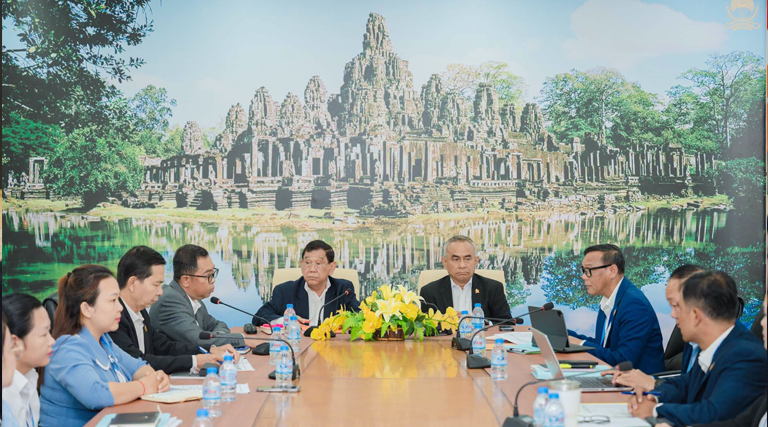 ឯកឧត្តម ឆេង សារឿន និងឯកឧត្តម ចាប សុថារិទ្ធ រដ្ឋលេខាធិការក្រសួងអធិការកិច្ច បានអញ្ជើញដឹកនាំកិច្ចប្រជុំ ដើម្បីពិនិត្យ និងពិភាក្សាលើវឌ្ឍនភាពការងាររបស់គណៈប្រតិភូអធិការកិច្ច
