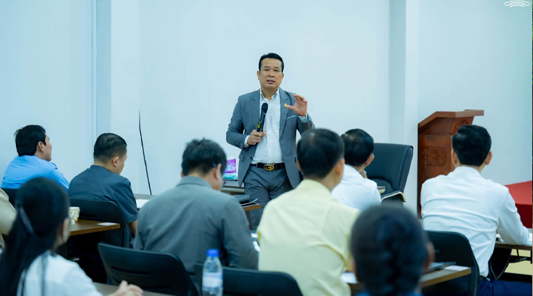 ឯកឧត្តម សោម បូរ៉ាន់ អគ្គនាយក នៃអគ្គនាយកដ្ឋានដោះស្រាយបណ្ដឹង នៃក្រសួងអធិការកិច្ច បានអញ្ជើញចូលរួមធ្វើជាគ្រូឧទ្ទេសក្នុងវគ្គបណ្ដុះបណ្ដាលជំនាញអធិការកិច្ចជំនាន់៨ វគ្គ៣ ដែលរៀបចំដោយវិទ្យាស្ថានជាតិអធិការកិច្ច ក្រោមប្រធានបទ «វិធីសាស្រ្តធ្វើអធិការកិច្ច»
