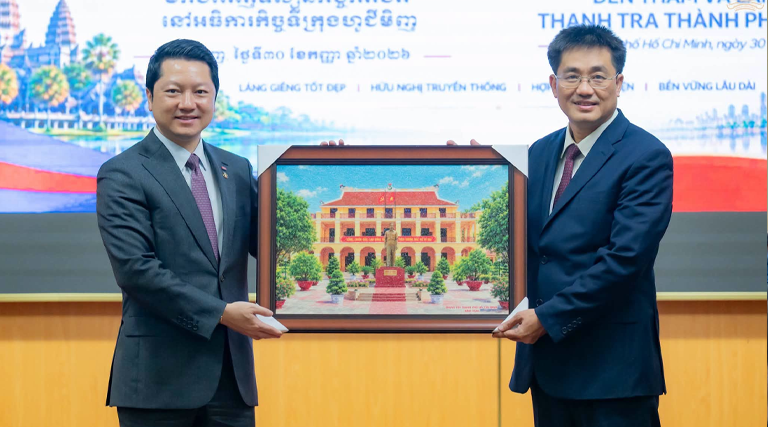 ឯកឧត្តម សុខ សូកេន រដ្ឋមន្ត្រីក្រសួងអធិការកិច្ច បានអញ្ជើញដឹកនាំគណៈប្រតិភូក្រសួងអធិការកិច្ច ចូលជួបពិភាក្សាការងារជាមួយ លោក ផាម វ៉ាន់ ងី (Phạm Văn Nghì) អធិការ នៃអធិការកិច្ចទីក្រុងហូជីមិញ ដោយមានការអញ្ជើញចូលរួមពីលោក លន់ ប៊ុនវឌ្ឍន៍ អគ្គកុងស៊ុលព្រះរាជាណាចក្រកម្ពុជាប្រចាំទីក្រុងហូជីមិញ និងថ្នាក់ដឹកនាំ ព្រមទាំងមន្រ្តីជំនាញ នៃក្រសួងអធិការកិច្ច និងអធិការកិច្ចទីក្រុងហូជីមិញ