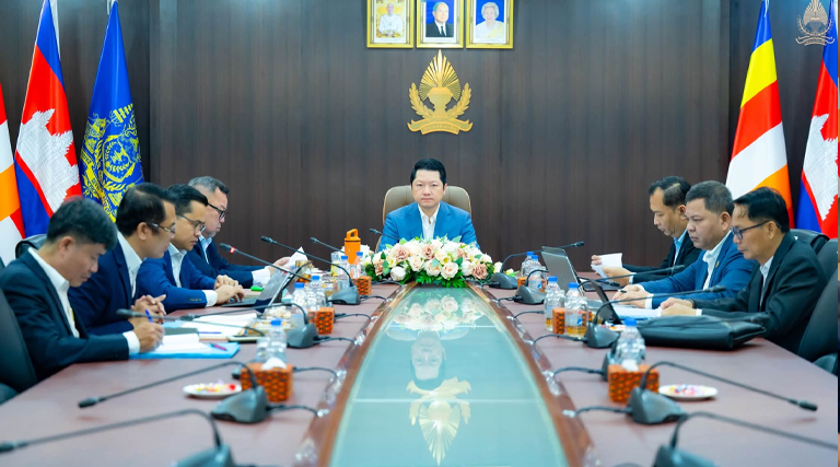 ឯកឧត្តម សុខ សូកេន រដ្ឋមន្ត្រីក្រសួងអធិការកិច្ច បានអញ្ជើញបន្តដឹកនាំកិច្ចប្រជុំដើម្បីពិនិត្យ និងពិភាក្សា ព្រមទាំងផ្តល់ទិសដៅដោះស្រាយលើករណីបណ្តឹង និងសំណូមពរ ដែលក្រសួងអធិការកិច្ចបានទទួលពីប្រជាពលរដ្ឋ