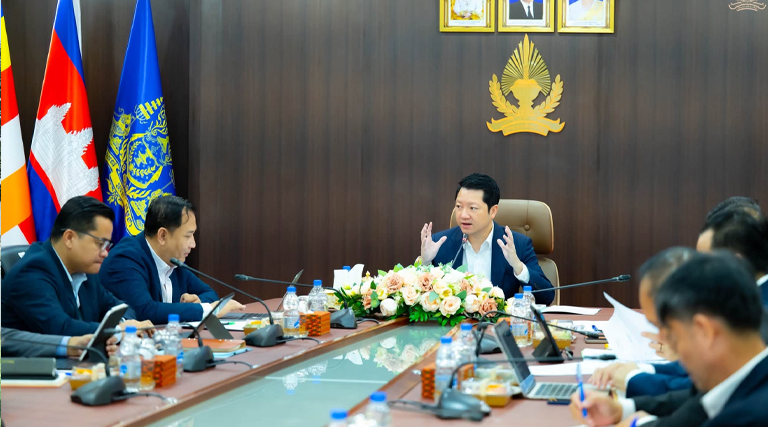 ឯកឧត្តម សុខ សូកេន រដ្ឋមន្ត្រីក្រសួងអធិការកិច្ច បានអញ្ជើញបន្តដឹកនាំកិច្ចប្រជុំជាមួយថ្នាក់ដឹកនាំ និងមន្រ្តីជំនាញ ទទួលបន្ទុកការងារដោះស្រាយបណ្ដឹង នៅទីស្ដីការក្រសួង ដើម្បីបន្តពិនិត្យ និងពិភាក្សាលើករណីបណ្ដឹងផ្សេងៗទៀតរបស់ប្រជាពលរដ្ឋនៅតាមបណ្ដាខេត្ត